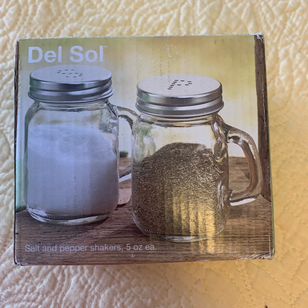 Del Sol salt and pepper shaker set
